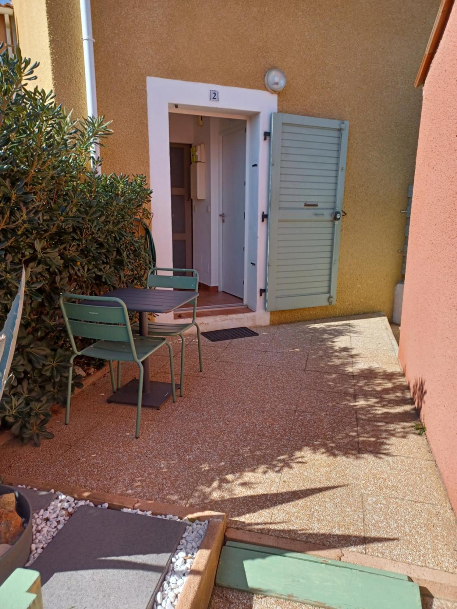 Charmante Villa Dans Village Naturiste 勒卡特 外观 照片